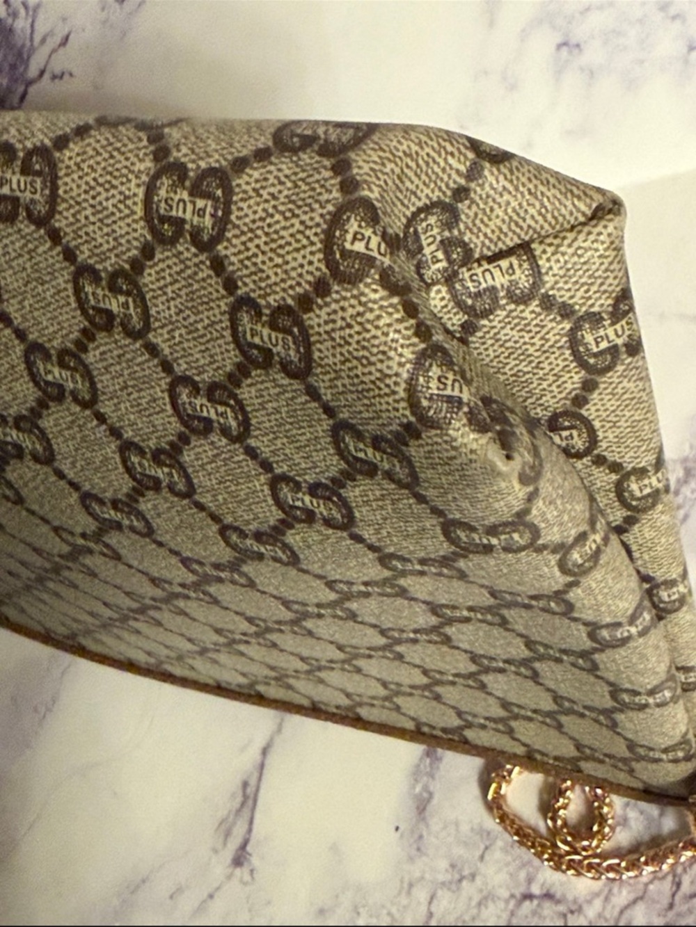 Gucci Beige GG Supreme Canvas Crossbody with Gold Chain - Picture 3 of 8